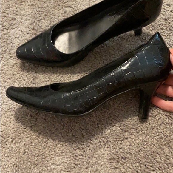 2” black heels - Picture 2 of 4